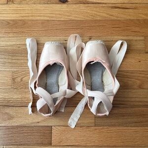 Suffolk Sheffield Pointe Shoes with Darning